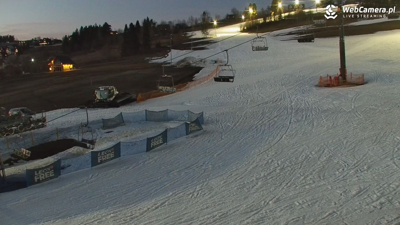 KOZINIEC SKI - widok na kolej i orczyk - 05 marzec 2026, 18:03