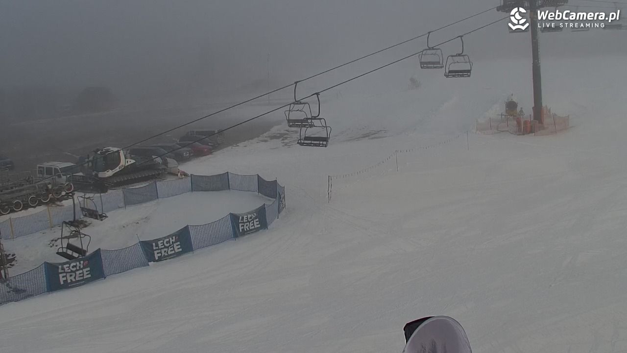 KOZINIEC SKI - widok na kolej i orczyk - 20 grudzień 2025, 09:11