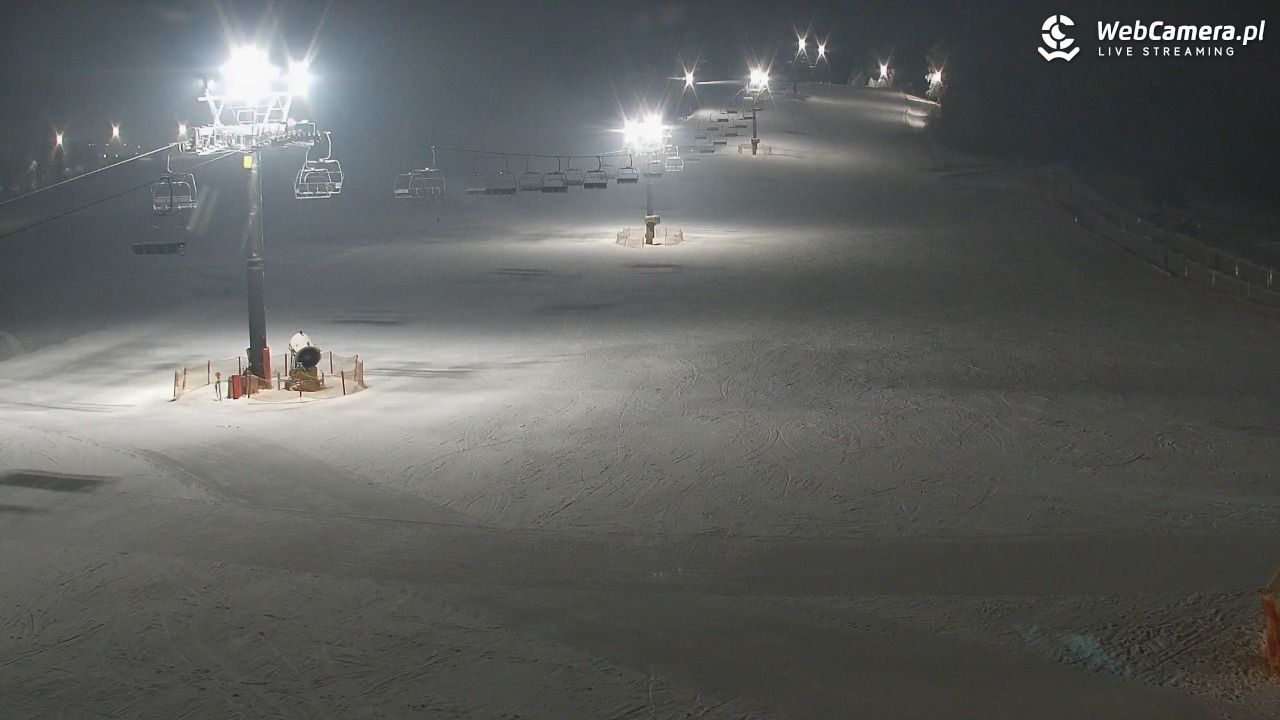KOZINIEC SKI - widok na kolej i orczyk - 02 luty 2026, 20:27