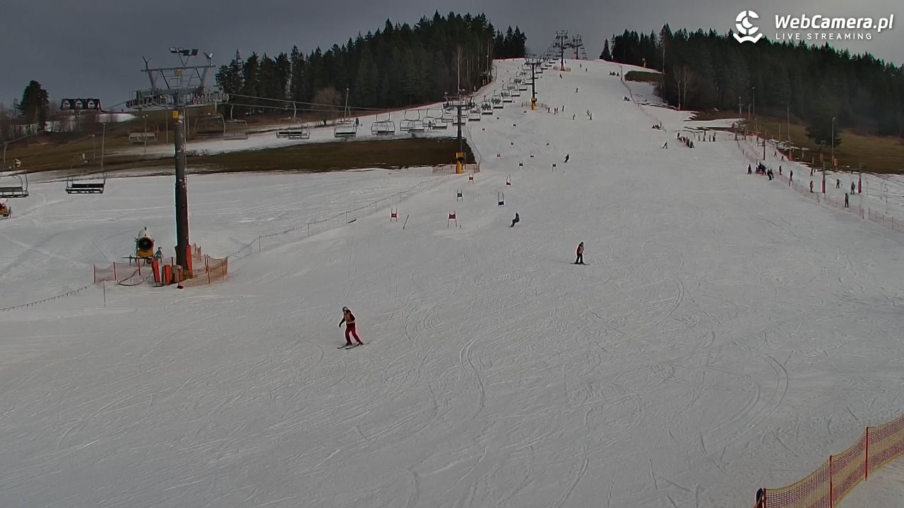 KOZINIEC SKI - widok na kolej i orczyk - 17 grudzień 2025, 10:16