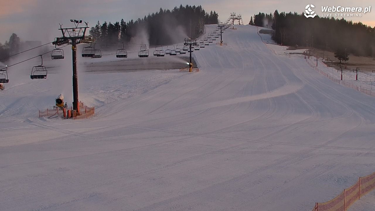 KOZINIEC SKI - widok na kolej i orczyk - 16 grudzień 2025, 07:22