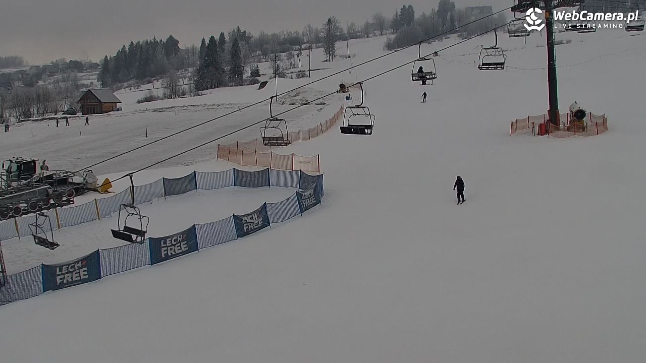 KOZINIEC SKI - widok na kolej i orczyk - 02 luty 2026, 08:54