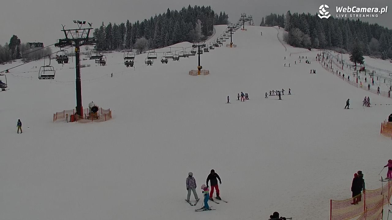 KOZINIEC SKI - widok na kolej i orczyk - 02 luty 2026, 10:42