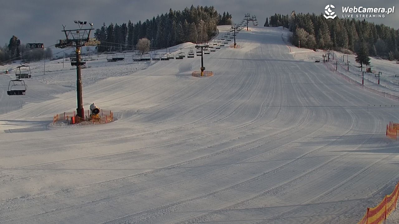 KOZINIEC SKI - widok na kolej i orczyk - 03 luty 2026, 08:18