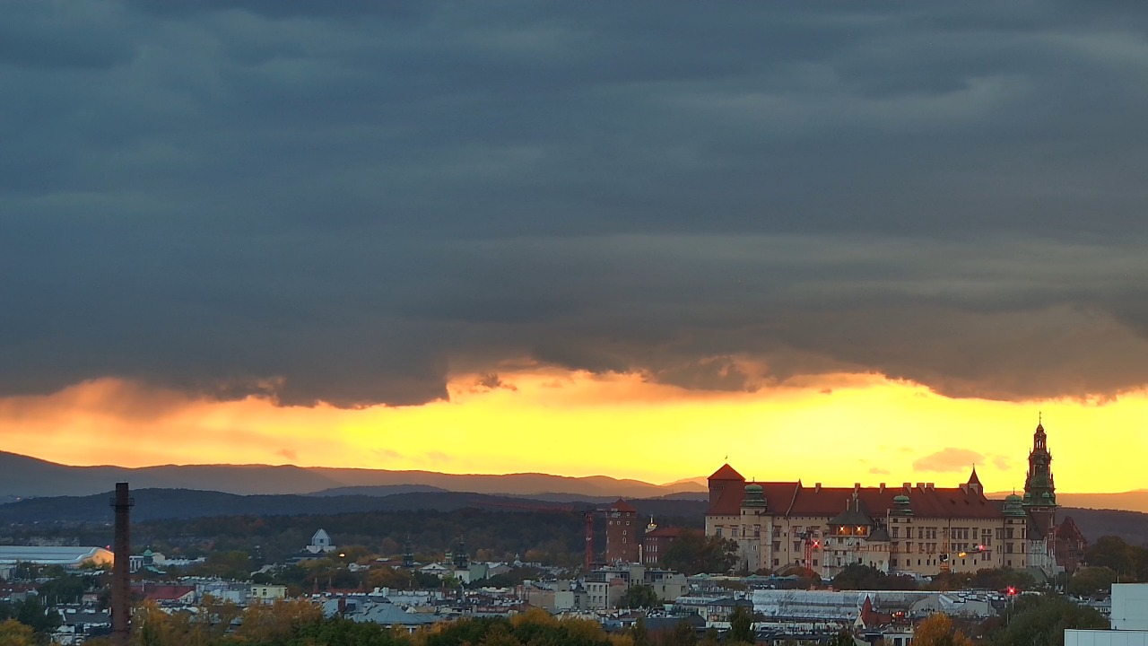 Kraków - panorama miasta - 11 październik 2026, 16:06