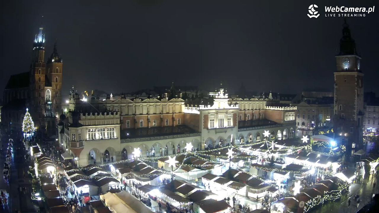 Kraków - widok na Rynek Główny - 21 grudzień 2025, 21:03