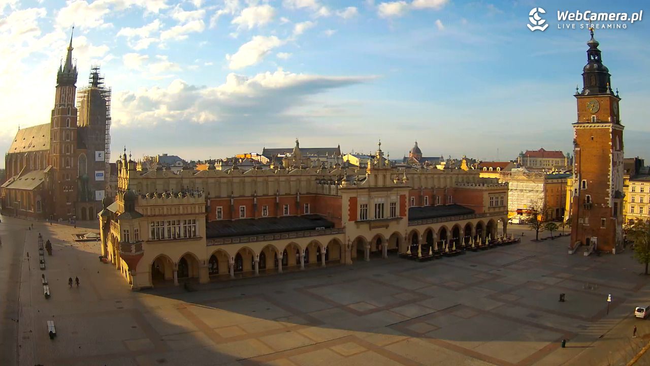 Kraków - widok na Rynek Główny - 30 kwiecień 2025, 06:53