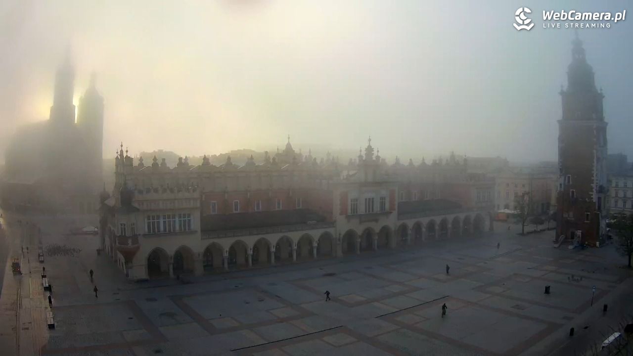 Kraków - widok na Rynek Główny - 04 listopad 2025, 07:23