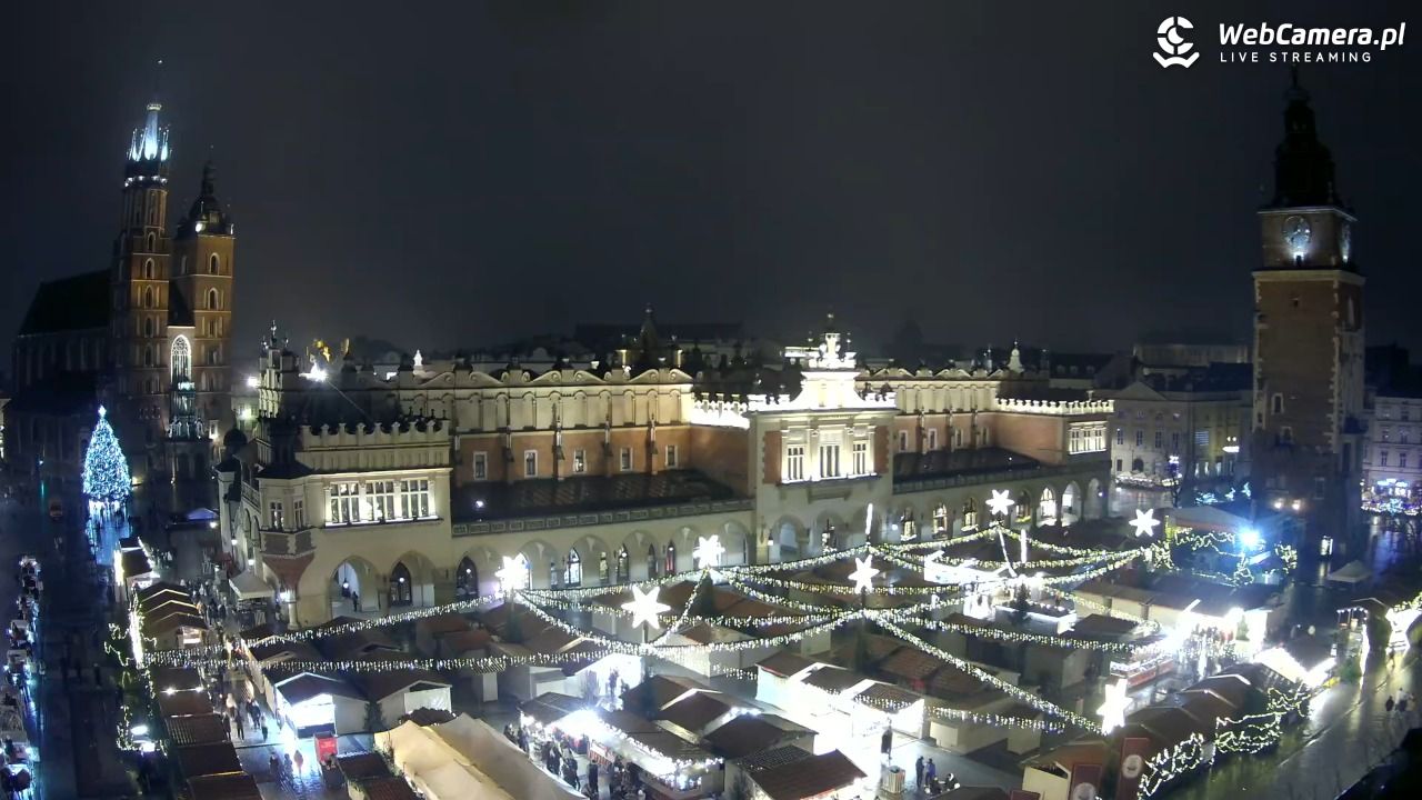 Kraków - widok na Rynek Główny - 21 grudzień 2025, 22:35