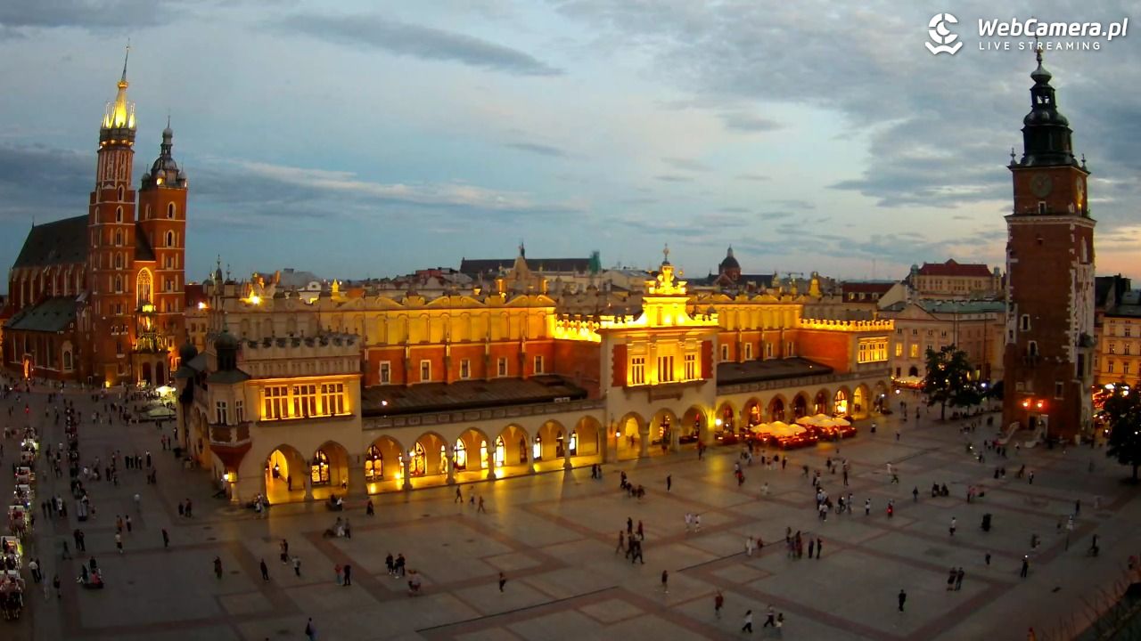 Kraków - widok na Rynek Główny - 16 wresień 2026, 19:11
