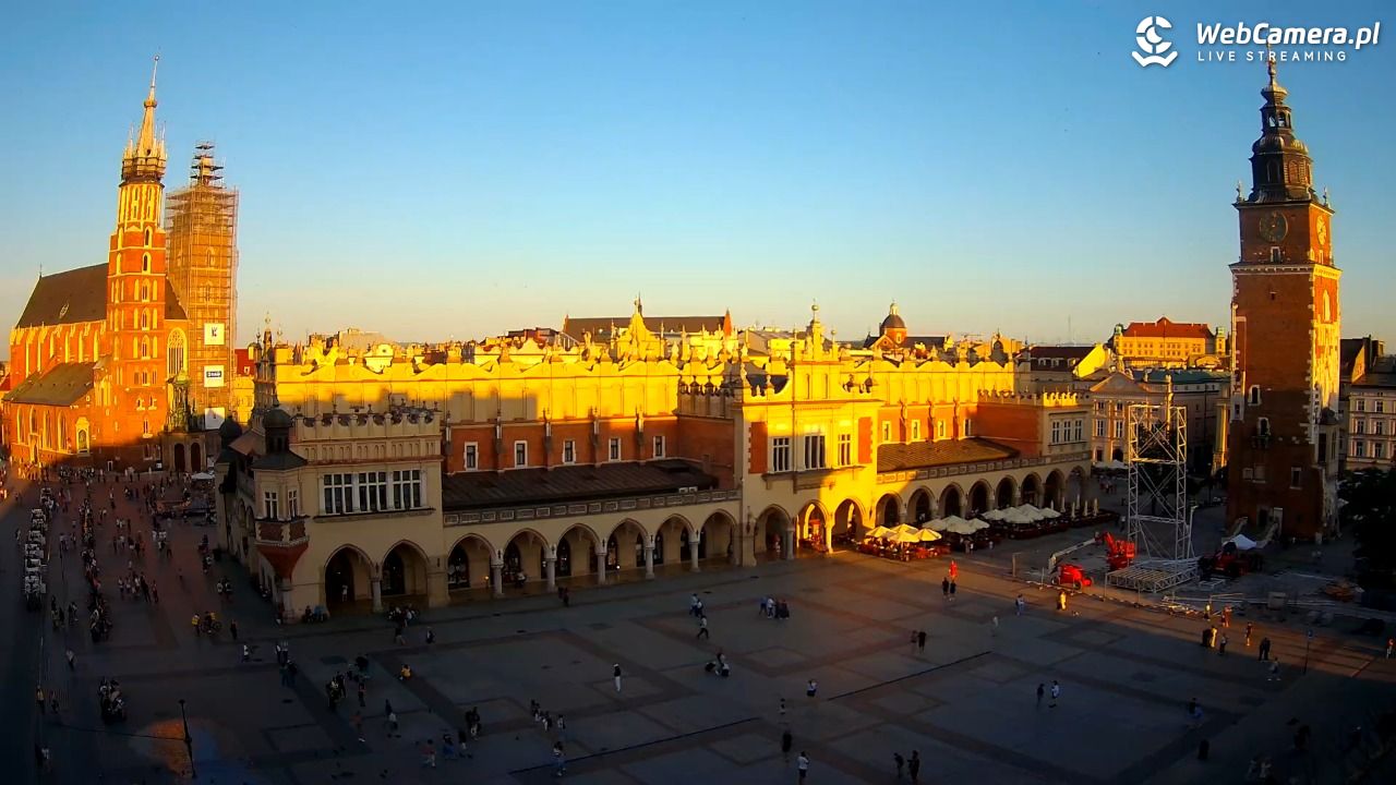 Kraków - widok na Rynek Główny - 30 czerwiec 2025, 20:06