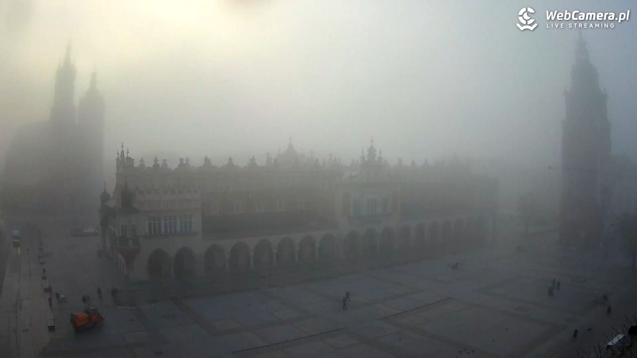Kraków - widok na Rynek Główny - 04 listopad 2025, 07:32