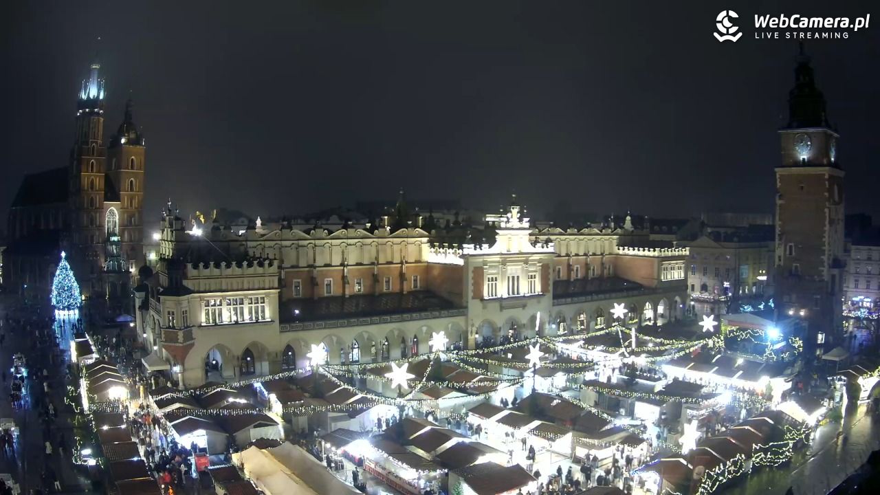 Kraków - widok na Rynek Główny - 21 grudzień 2025, 21:22