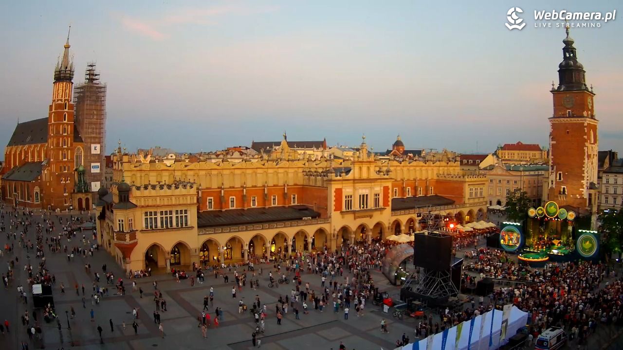Kraków - widok na Rynek Główny - 14 czerwiec 2025, 21:03