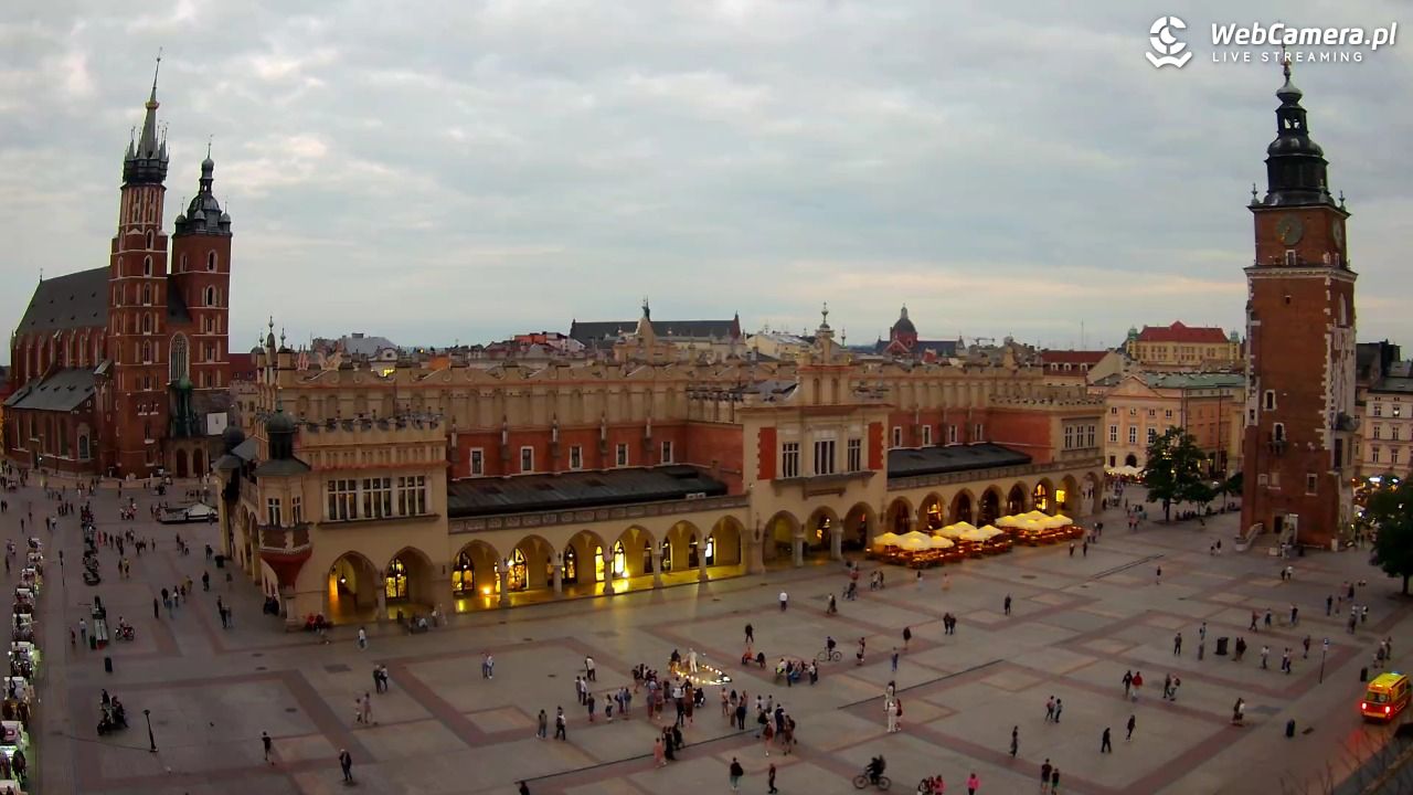 Kraków - widok na Rynek Główny - 31 sierpień 2025, 19:38