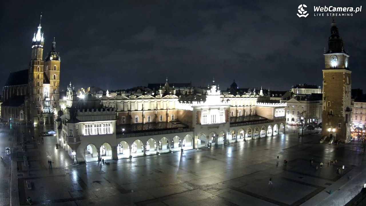 Kraków - widok na Rynek Główny - 03 listopad 2025, 22:23