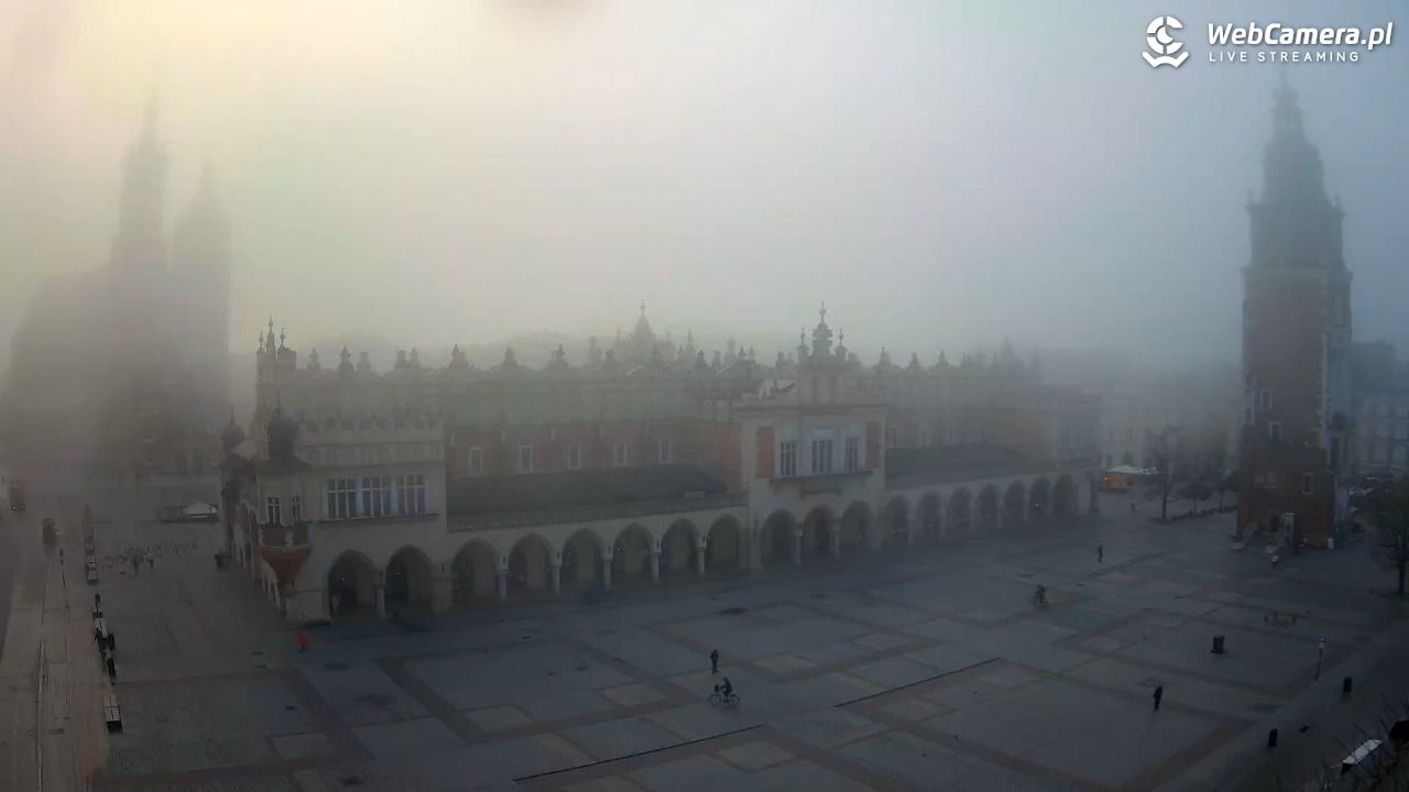 Kraków - widok na Rynek Główny - 04 listopad 2025, 07:26