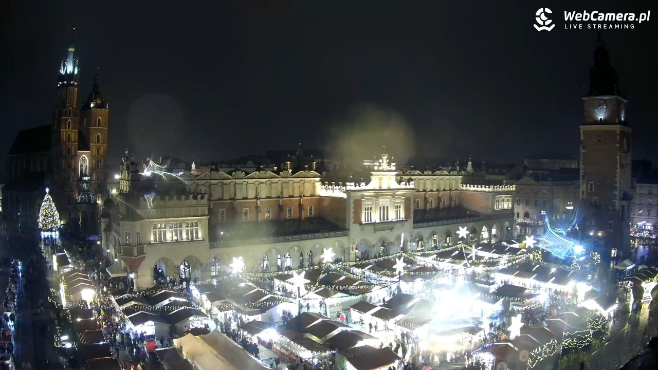 Kraków - widok na Rynek Główny - 21 grudzień 2025, 20:11