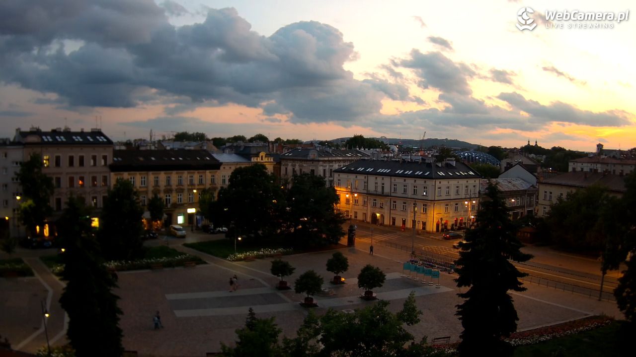 Kraków - widok na rynek Podgórski - 11 czerwiec 2025, 21:10