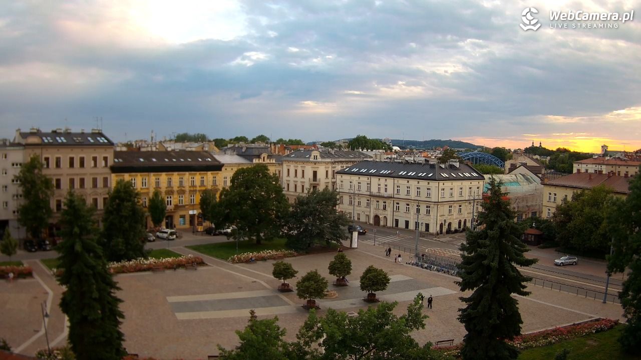 Kraków - widok na rynek Podgórski - 16 czerwiec 2026, 20:02