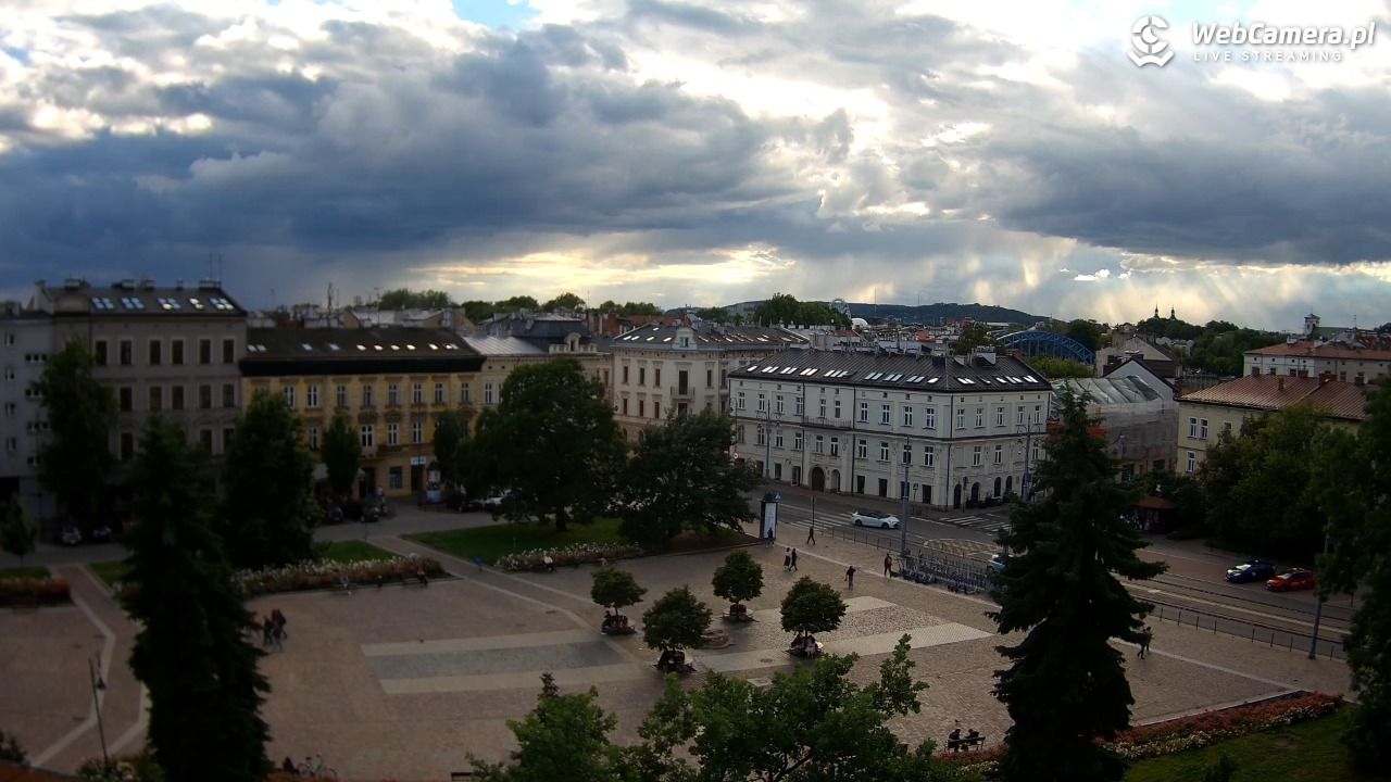 Kraków - widok na rynek Podgórski - 14 czerwiec 2026, 18:29