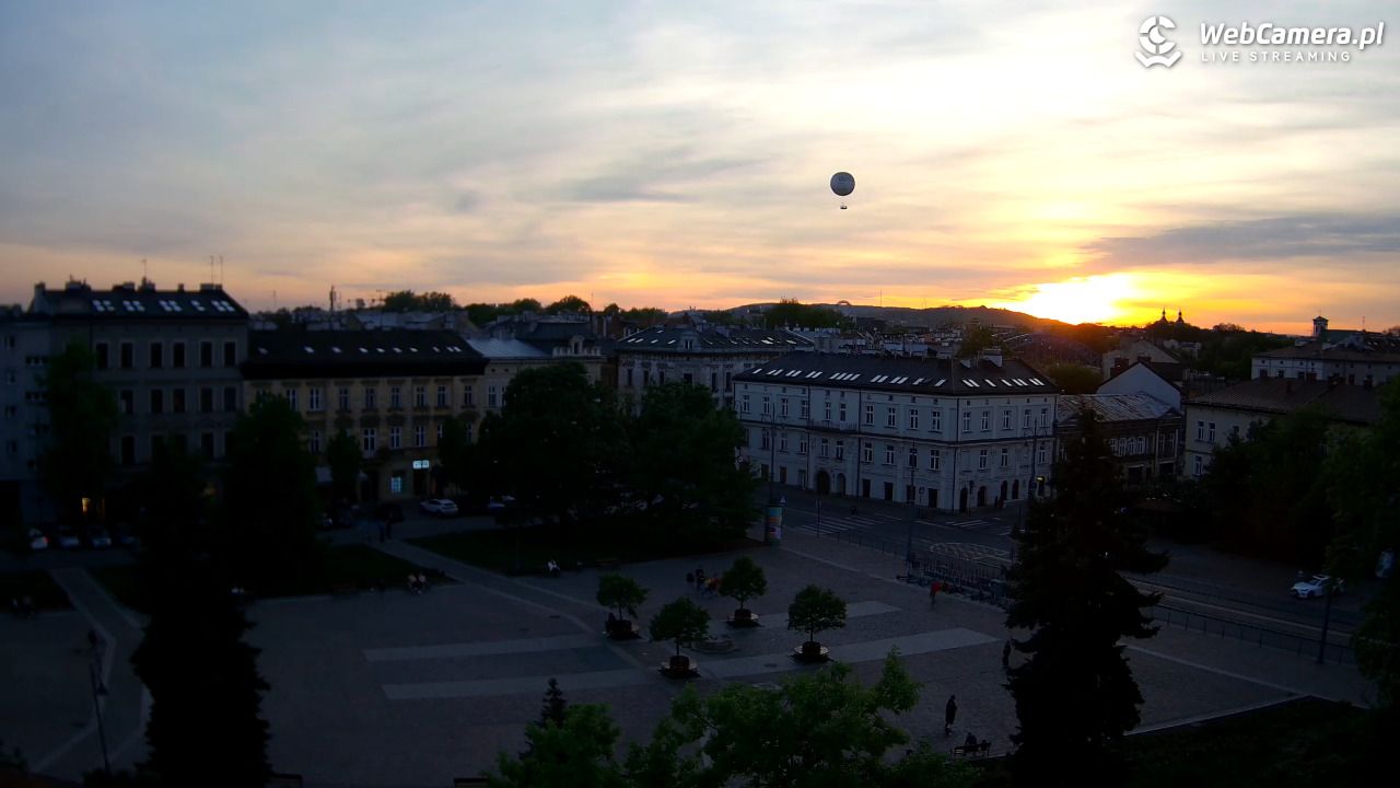 Kraków - widok na rynek Podgórski - 29 kwiecień 2025, 19:37