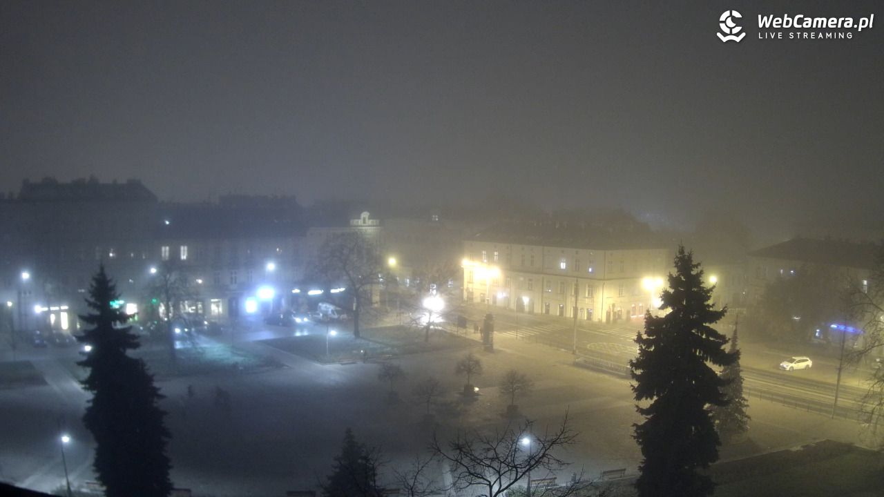 Kraków - widok na rynek Podgórski - 03 grudzień 2025, 21:47