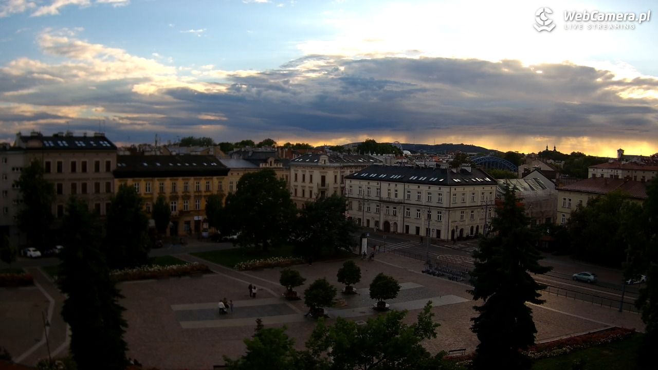 Kraków - widok na rynek Podgórski - 14 czerwiec 2026, 19:31