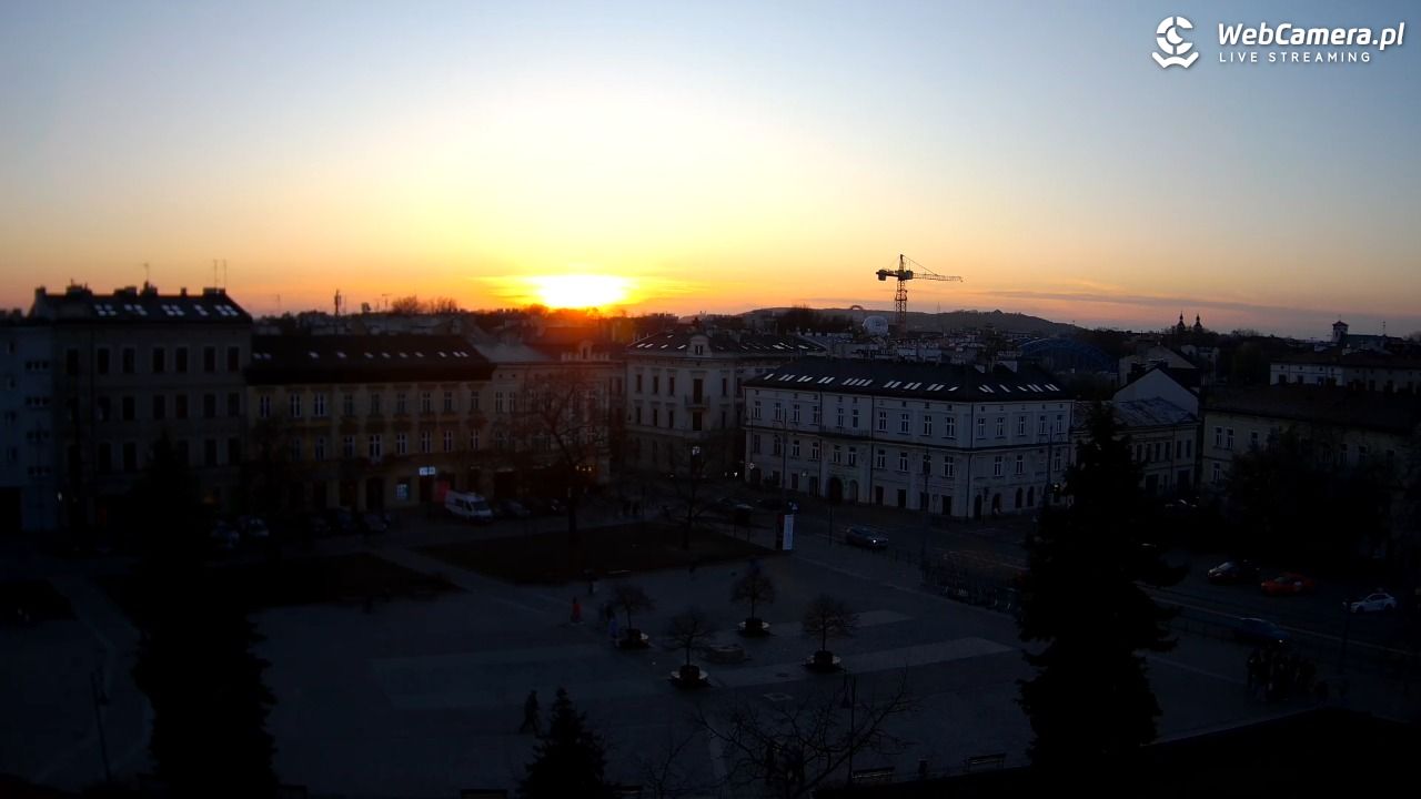 Kraków - widok na rynek Podgórski - 14 marzec 2026, 17:31
