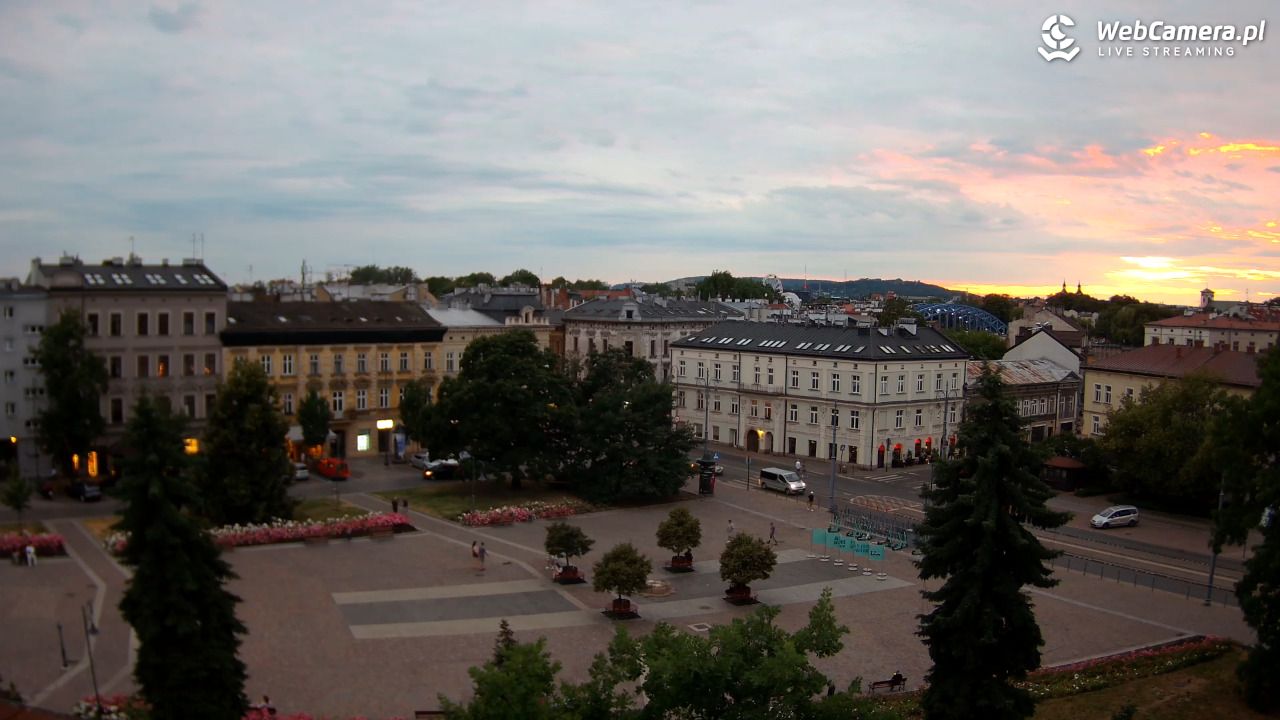 Kraków - widok na rynek Podgórski - 29 czerwiec 2025, 20:51