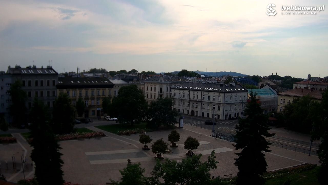 Kraków - widok na rynek Podgórski - 29 czerwiec 2026, 17:45
