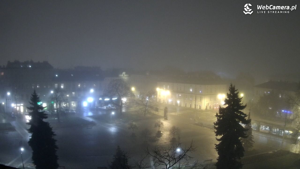 Kraków - widok na rynek Podgórski - 02 grudzień 2025, 20:36
