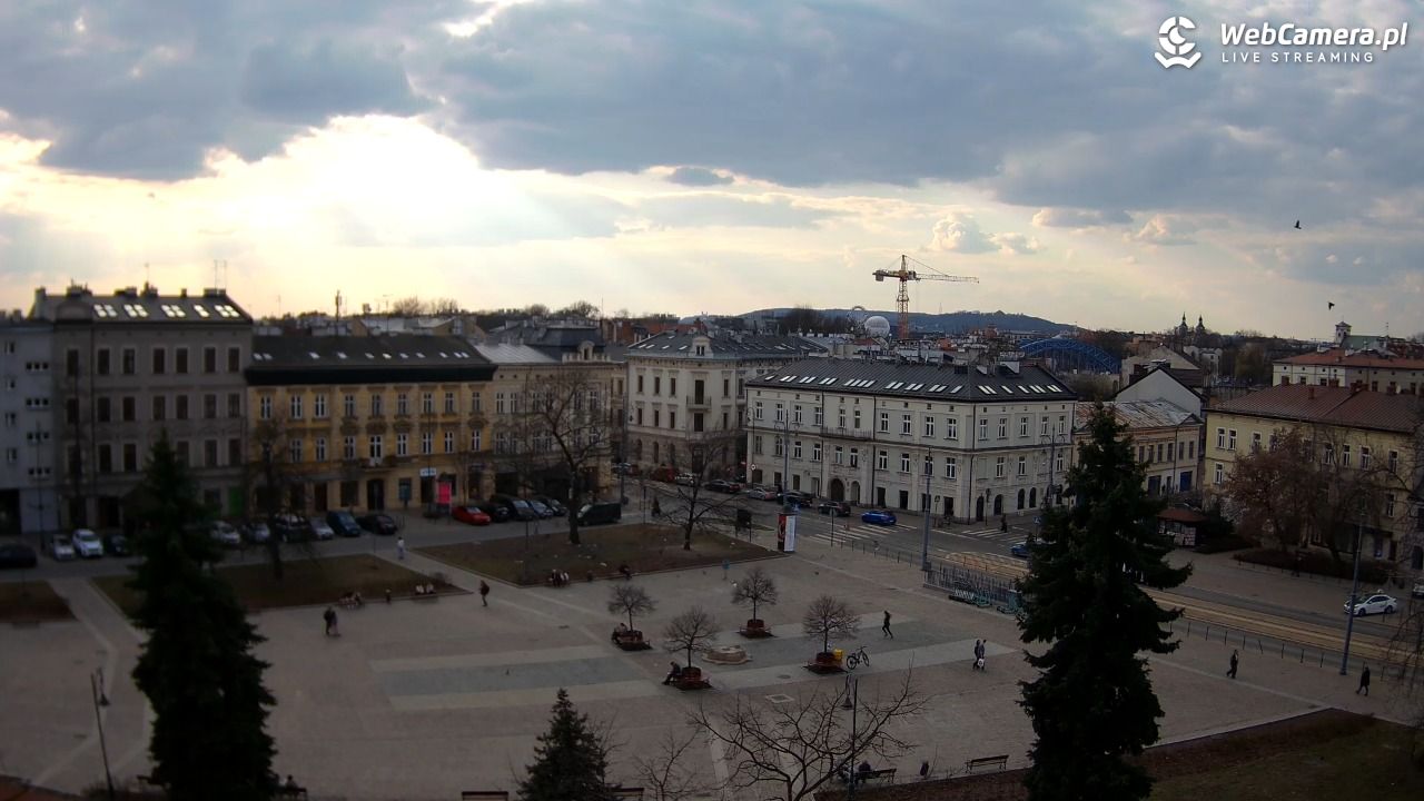 Kraków - widok na rynek Podgórski - 11 marzec 2026, 15:29