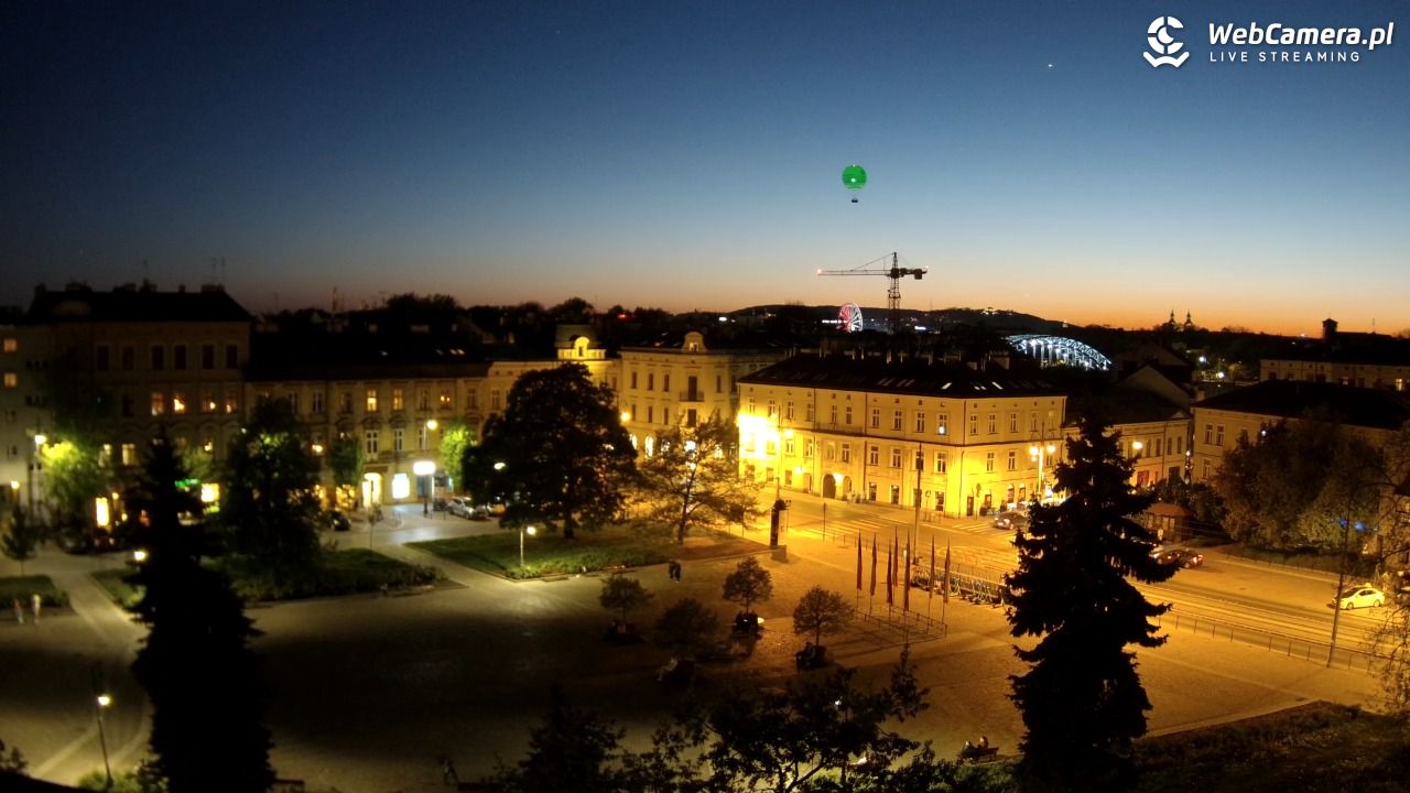 Kraków - widok na rynek Podgórski - 02 maj 2026, 20:56
