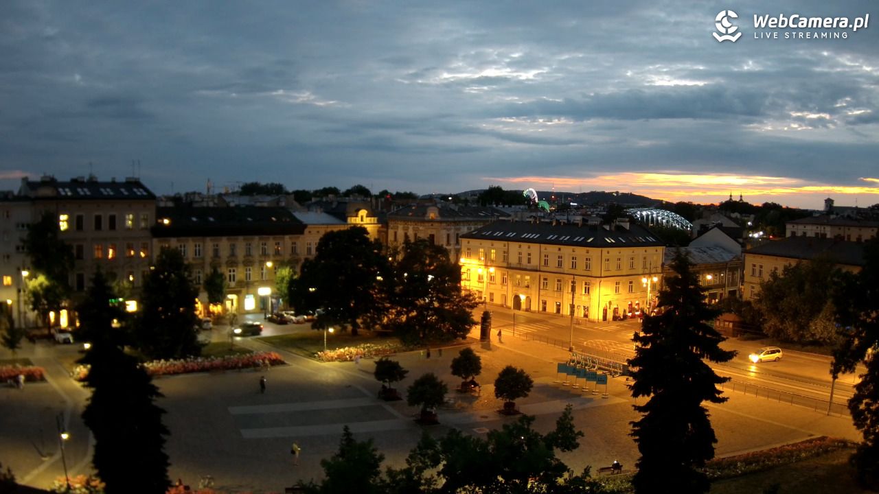 Kraków - widok na rynek Podgórski - 29 czerwiec 2025, 21:29