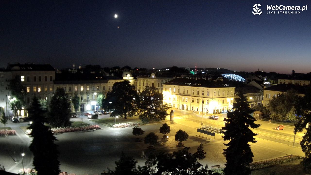 Kraków - widok na rynek Podgórski - 30 czerwiec 2025, 22:16