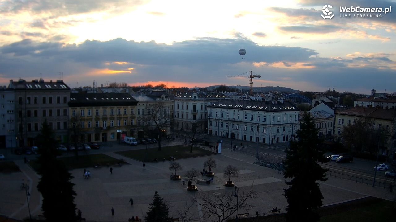 Kraków - widok na rynek Podgórski - 15 marzec 2026, 17:15