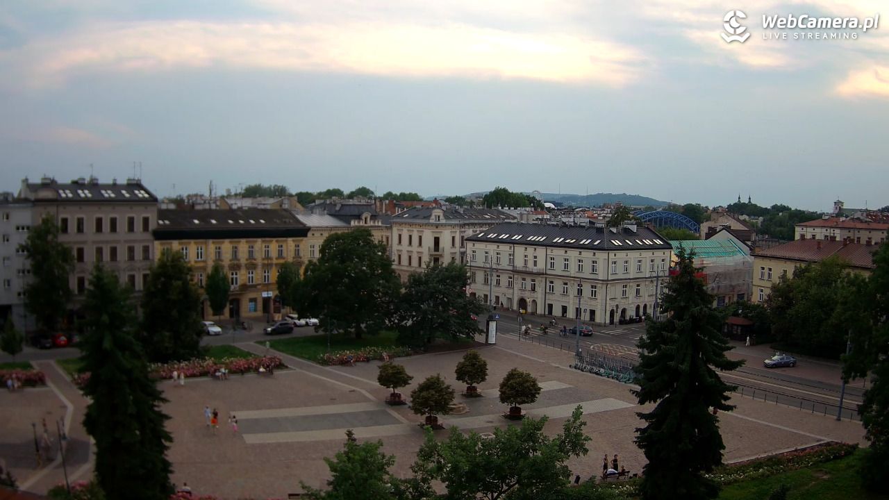 Kraków - widok na rynek Podgórski - 29 czerwiec 2026, 19:57