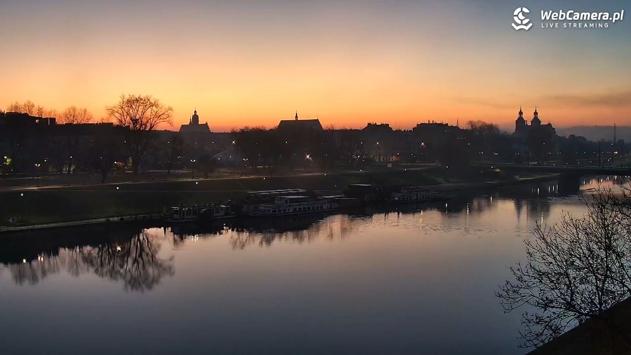 KRAKÓW - widok na Zamek Królewski na Wawelu NOWOŚĆ - 07 listopad 2025, 06:10