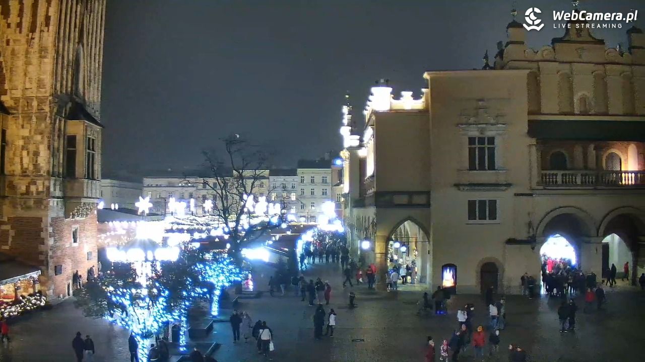 Kraków - widok na Rynek Główny - 20 grudzień 2025, 18:27