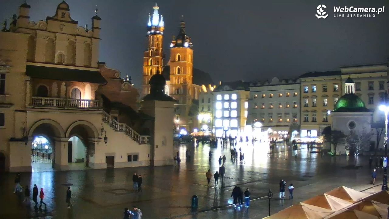 Kraków - widok na Rynek Główny - 22 grudzień 2025, 20:56