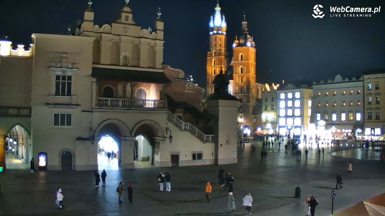 Kraków - widok na Rynek Główny - 17 grudzień 2025, 19:41