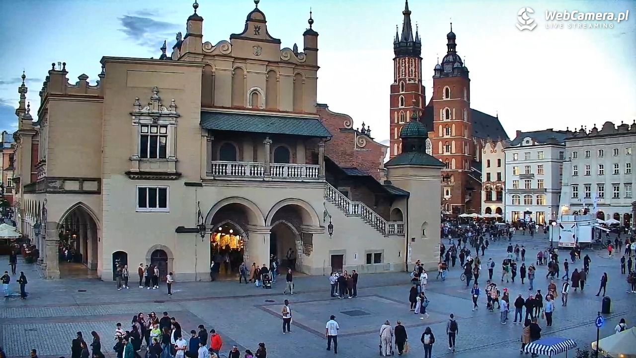 Kraków - widok na Rynek Główny - 26 wresień 2026, 18:27