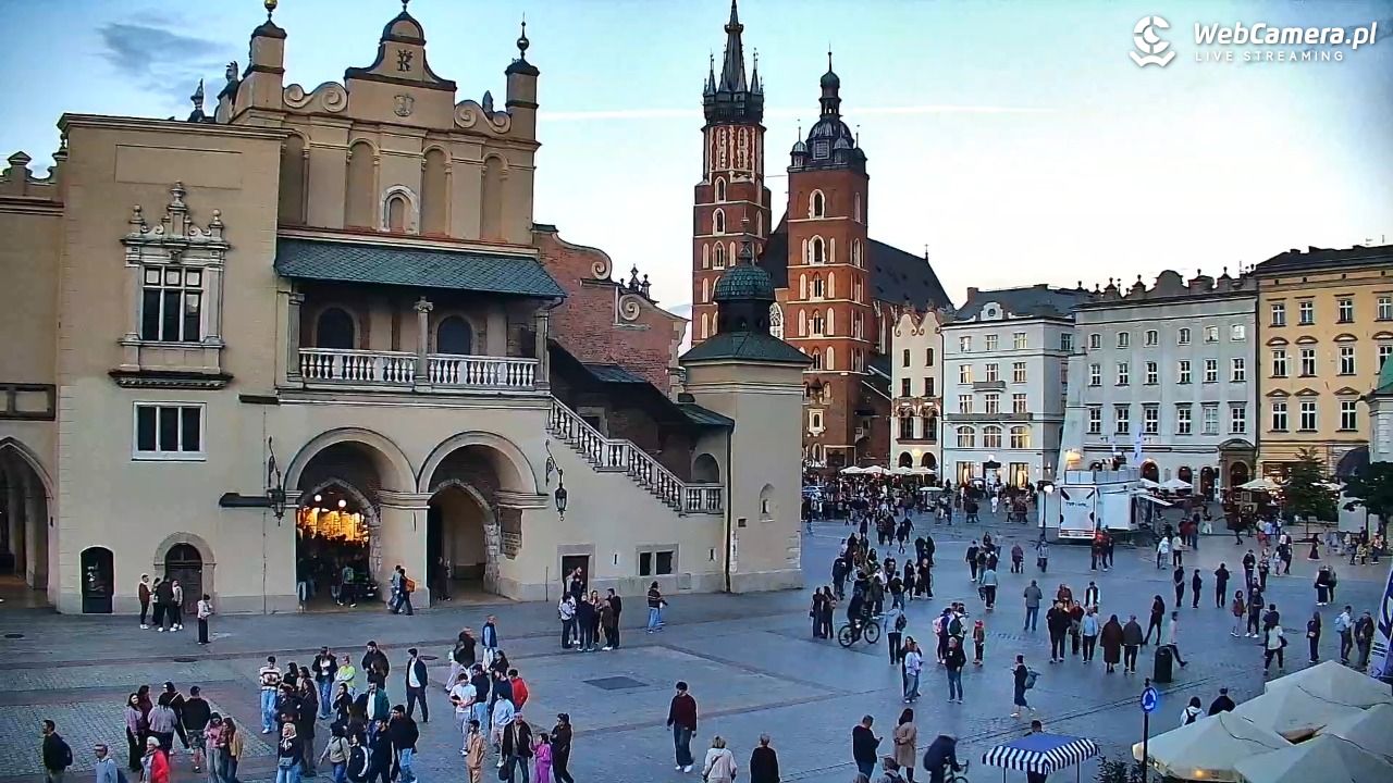 Kraków - widok na Rynek Główny - 26 wresień 2026, 18:27