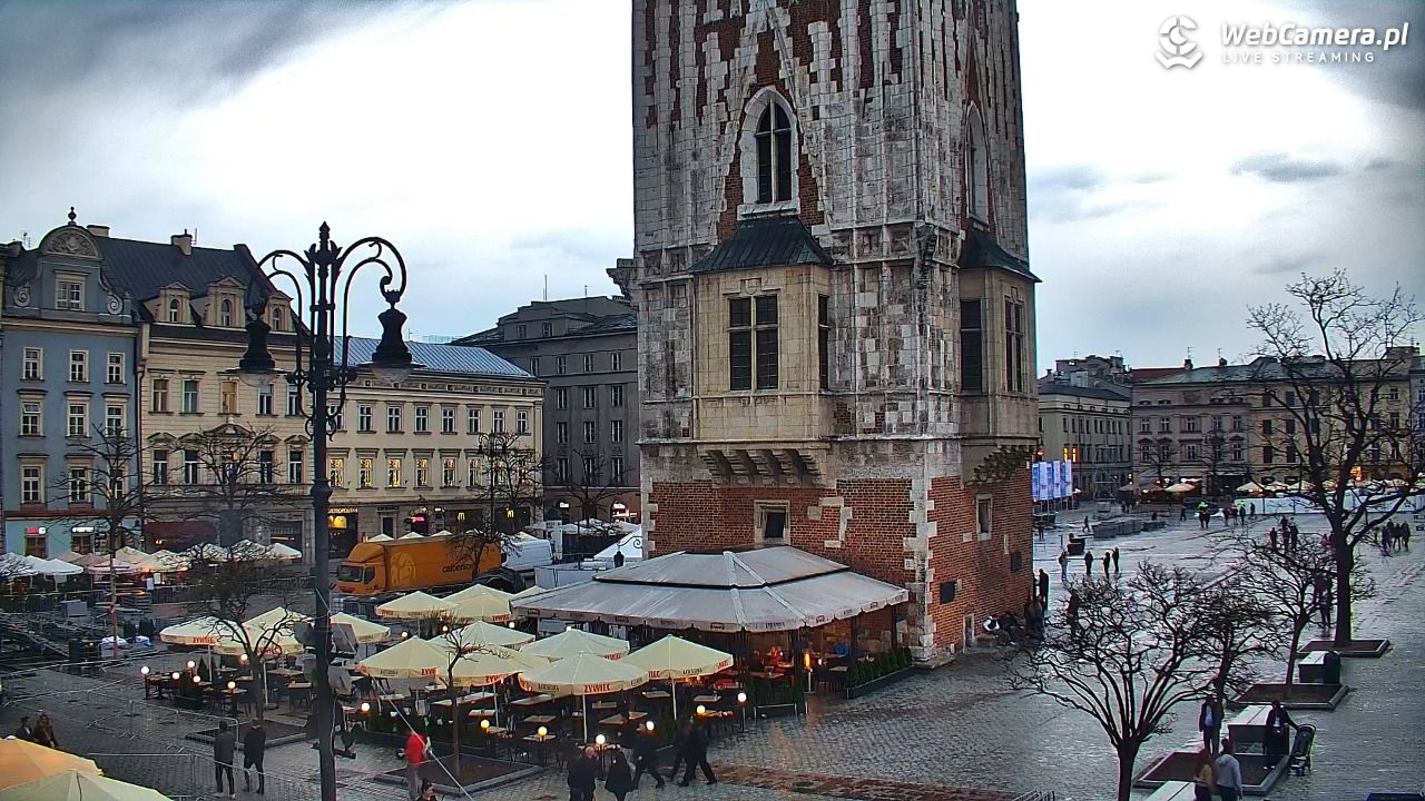 Kraków - widok na Rynek Główny - 19 kwiecień 2026, 18:54