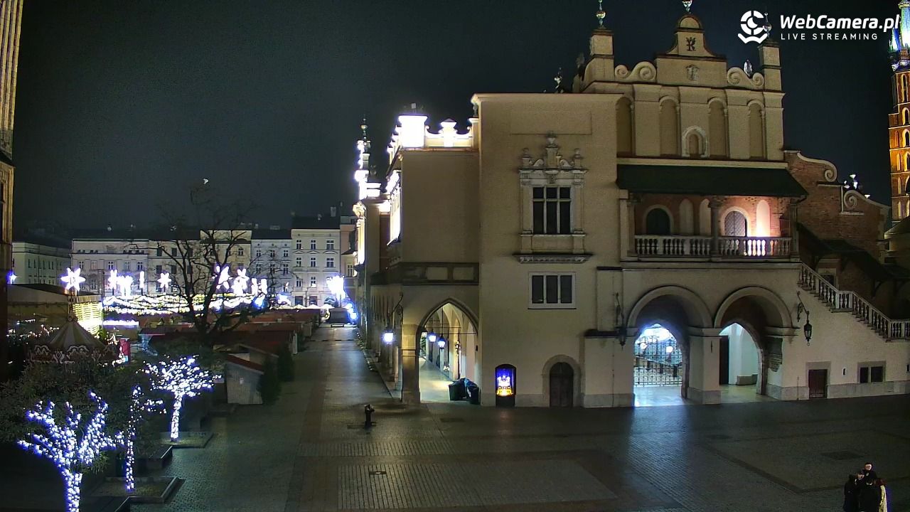 Kraków - widok na Rynek Główny - 18 grudzień 2025, 00:27
