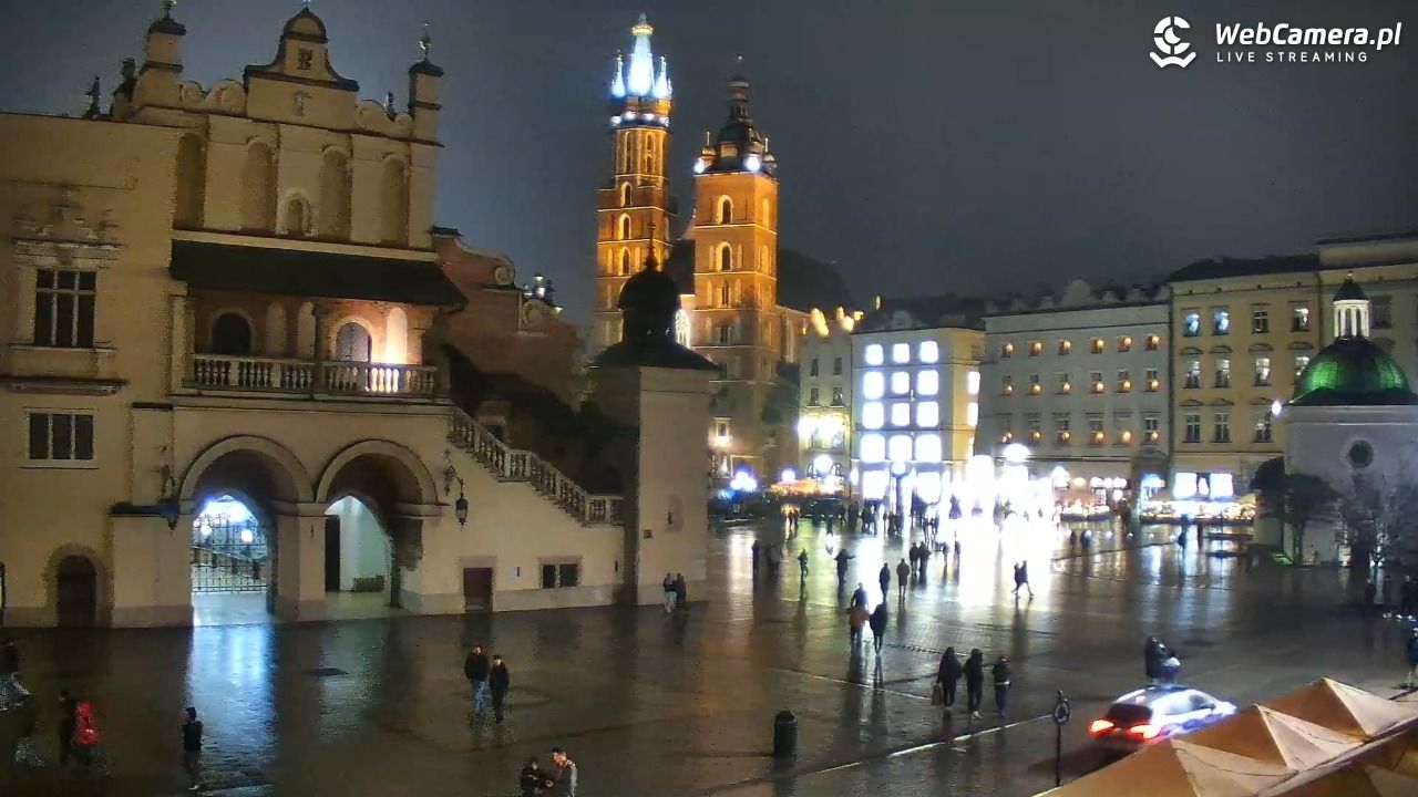 Kraków - widok na Rynek Główny - 22 grudzień 2025, 20:56