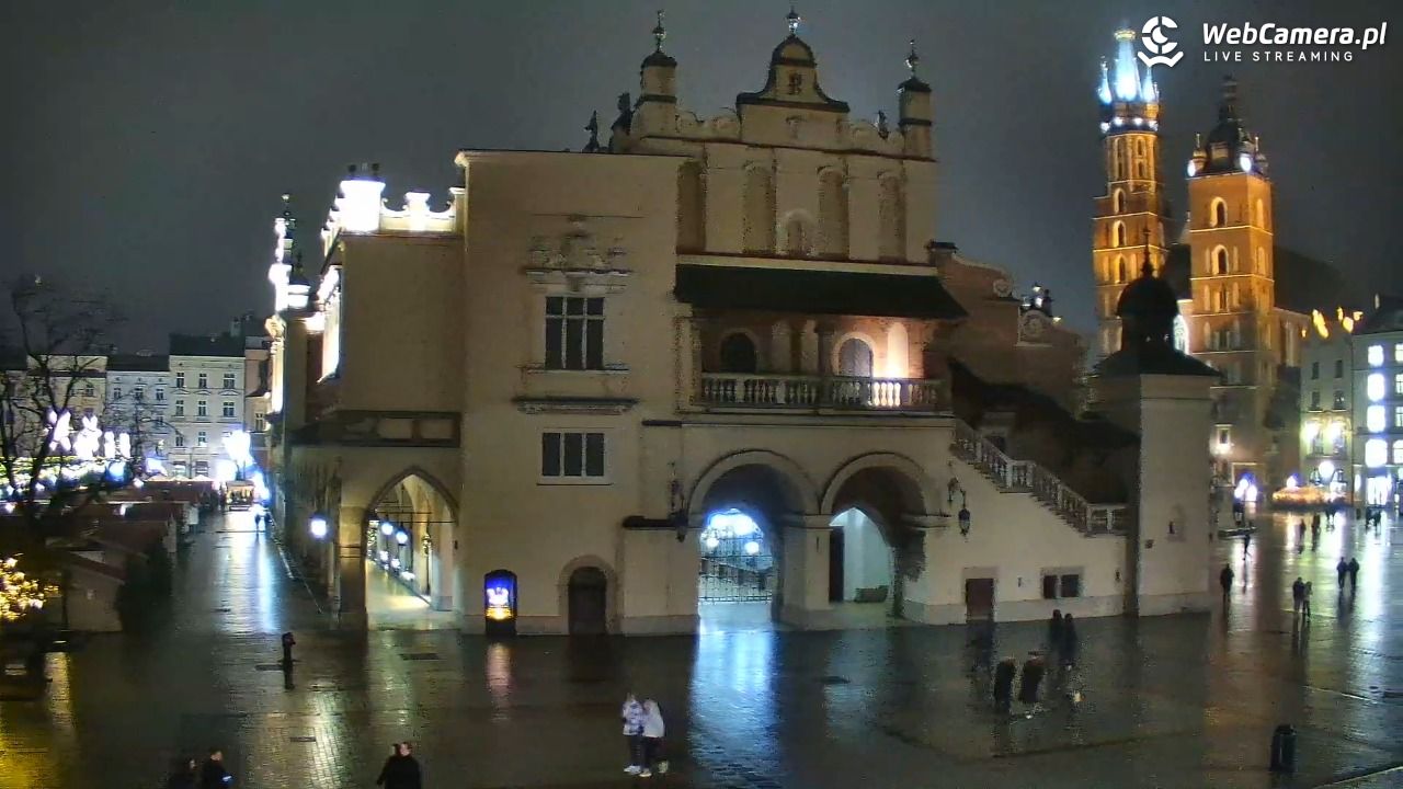 Kraków - widok na Rynek Główny - 21 grudzień 2025, 22:34