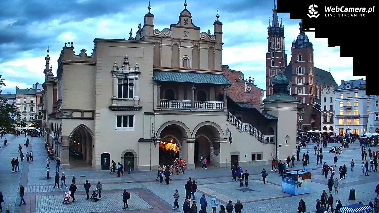 Kraków - widok na Rynek Główny - 25 październik 2025, 17:04