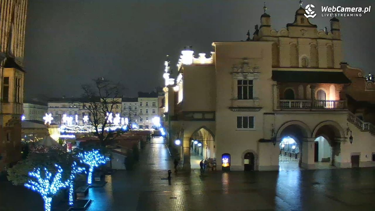 Kraków - widok na Rynek Główny - 22 grudzień 2025, 00:14